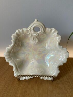 Vintage Iridescent White Decorative Ruffle Leaf Trinket Soap Dish